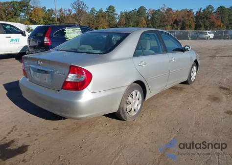 2004 Toyota Camry Le z USA, uszkodzony, nr VIN 4T1BE32K64U860926